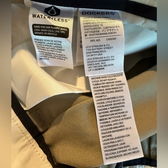 Dockers Classic Fit Pants in Size 42x30 - Picture 9 of 10